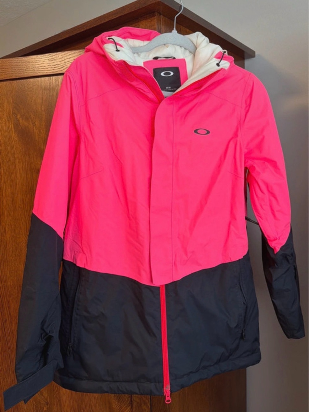 Oakley Women's Hot Pink and Black Ski Jacket with Hood